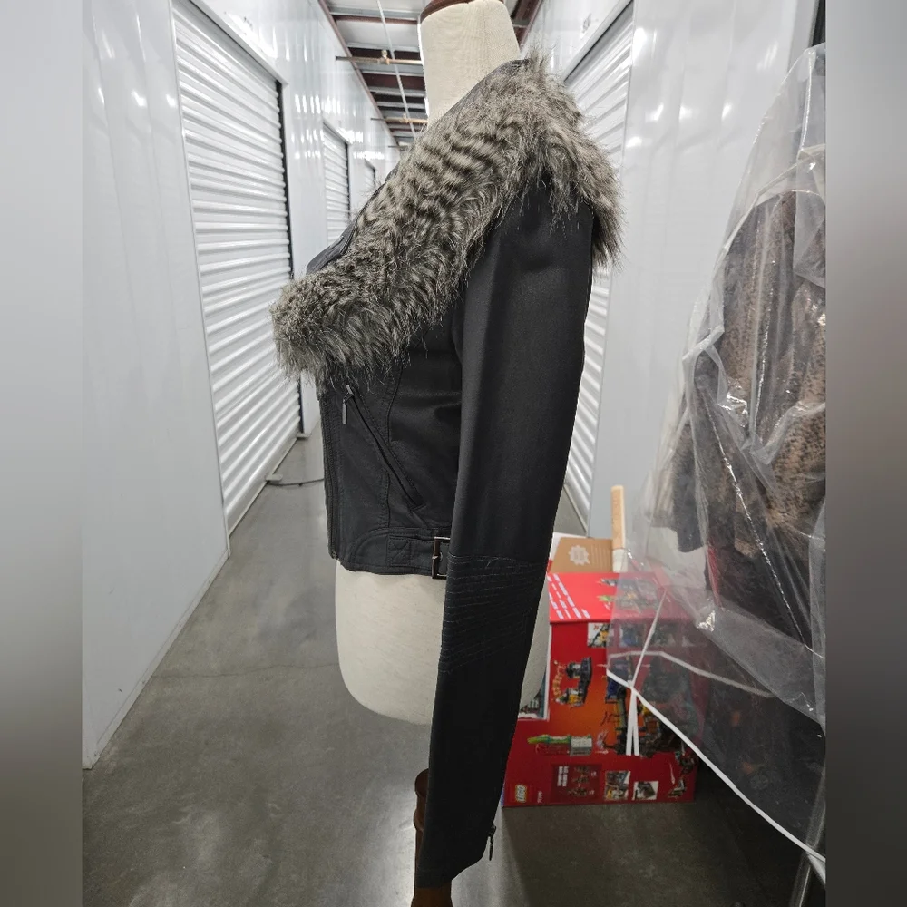 Romeo & Juliet Couture Black Faux Leather Moto Jacket W/ Faux Fur Collar Sz Smal - Picture 2 of 9